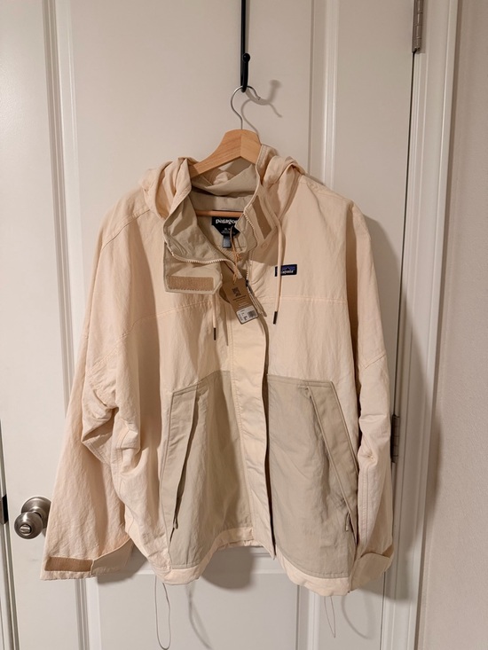 Patagonia Jackets & Blazers - NWT Patagonia Women’s XL Skysail Jacket Cream Hooded Windbreaker Jacket